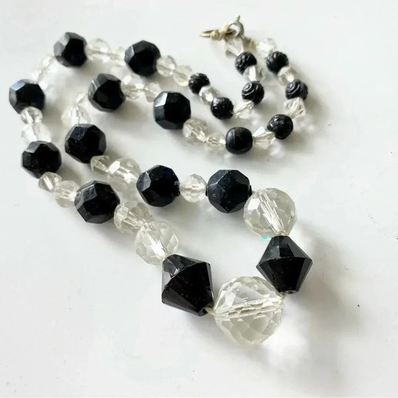 π
ΊANTIQUE Art Deco Faceted Clear Black Glass Crystal Czech Bead Necklace. - Picture 7 of 7